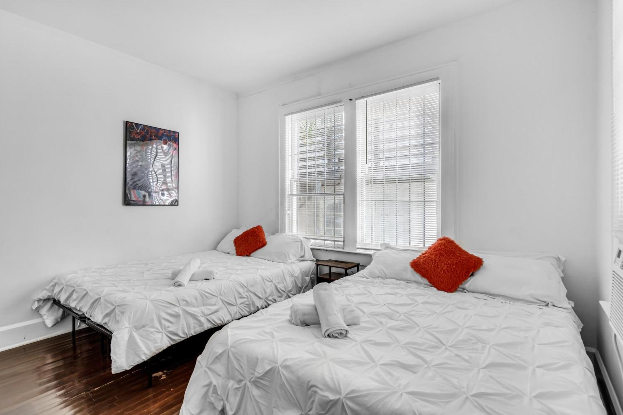 2 Bedrooms In Edgewater, Free Parking, 12 Minutes To The Ocean #5 Apartment