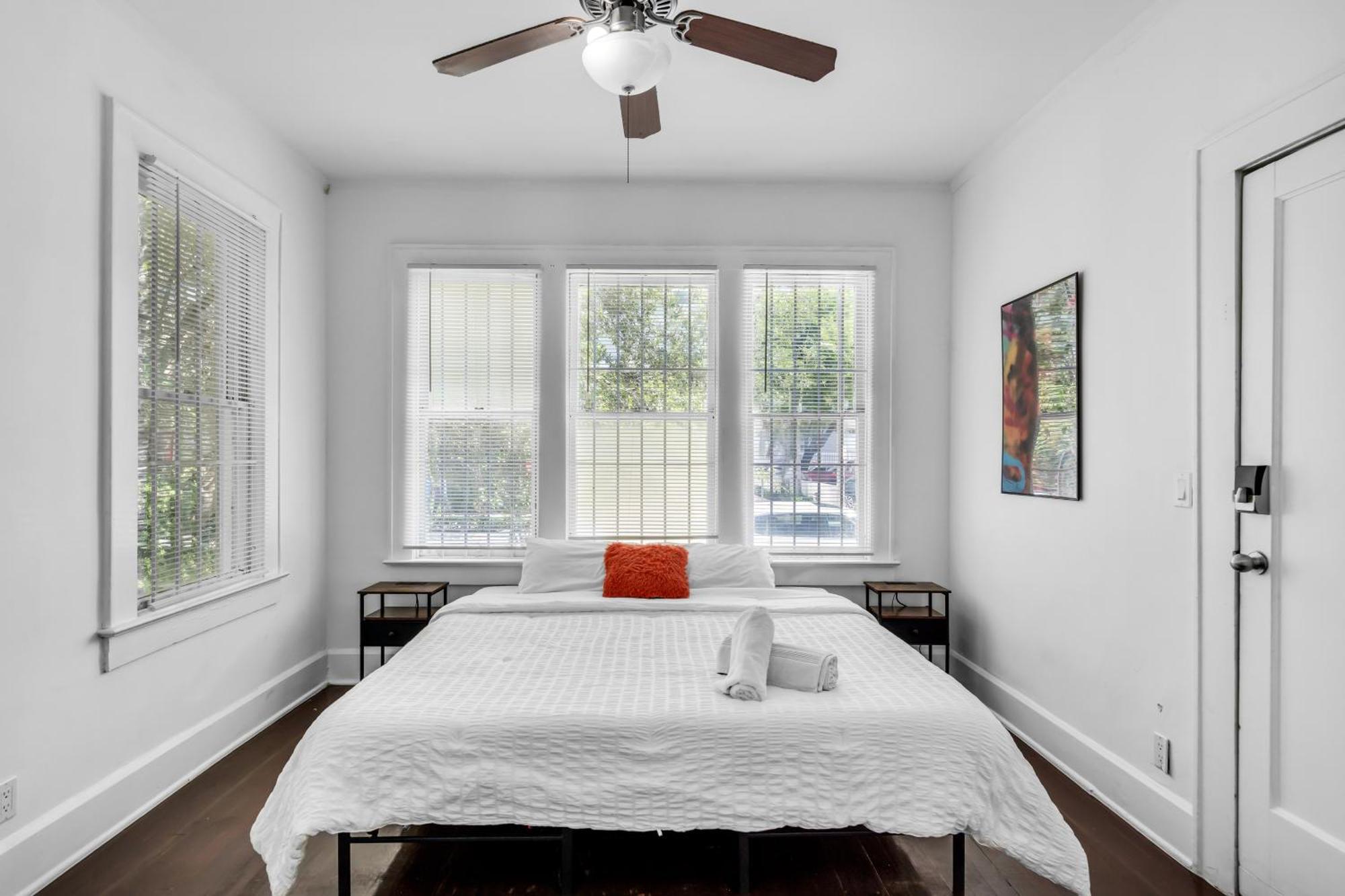 2 Bedrooms In Edgewater, Free Parking, 12 Minutes To The Ocean #5 Apartment *