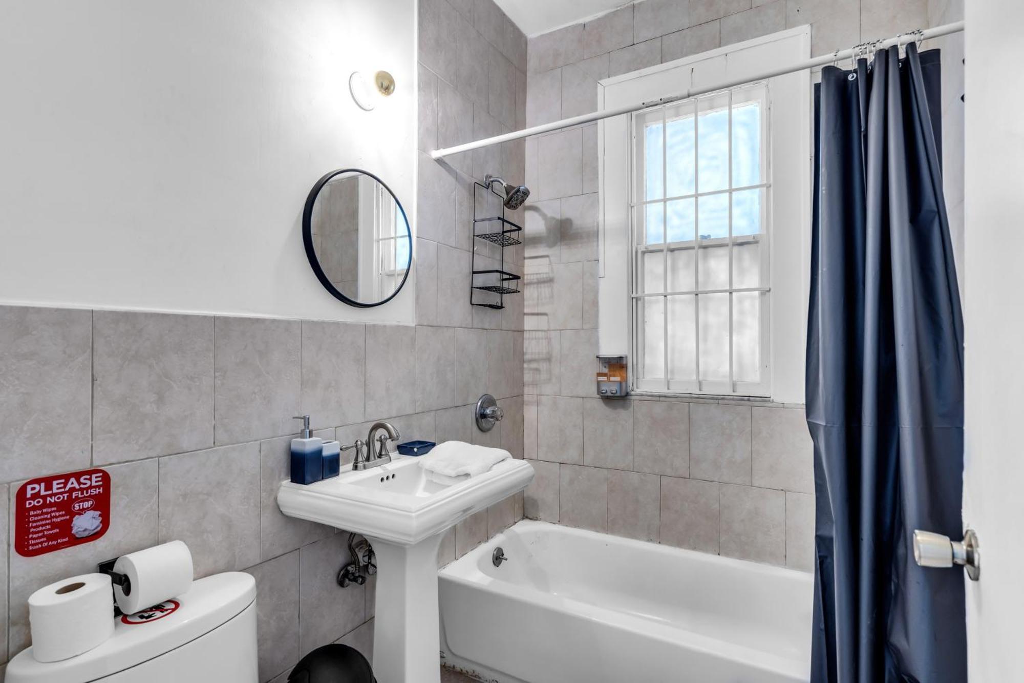 Apartment 2 Bedrooms In Edgewater, Free Parking, 12 Minutes To The Ocean #5 *